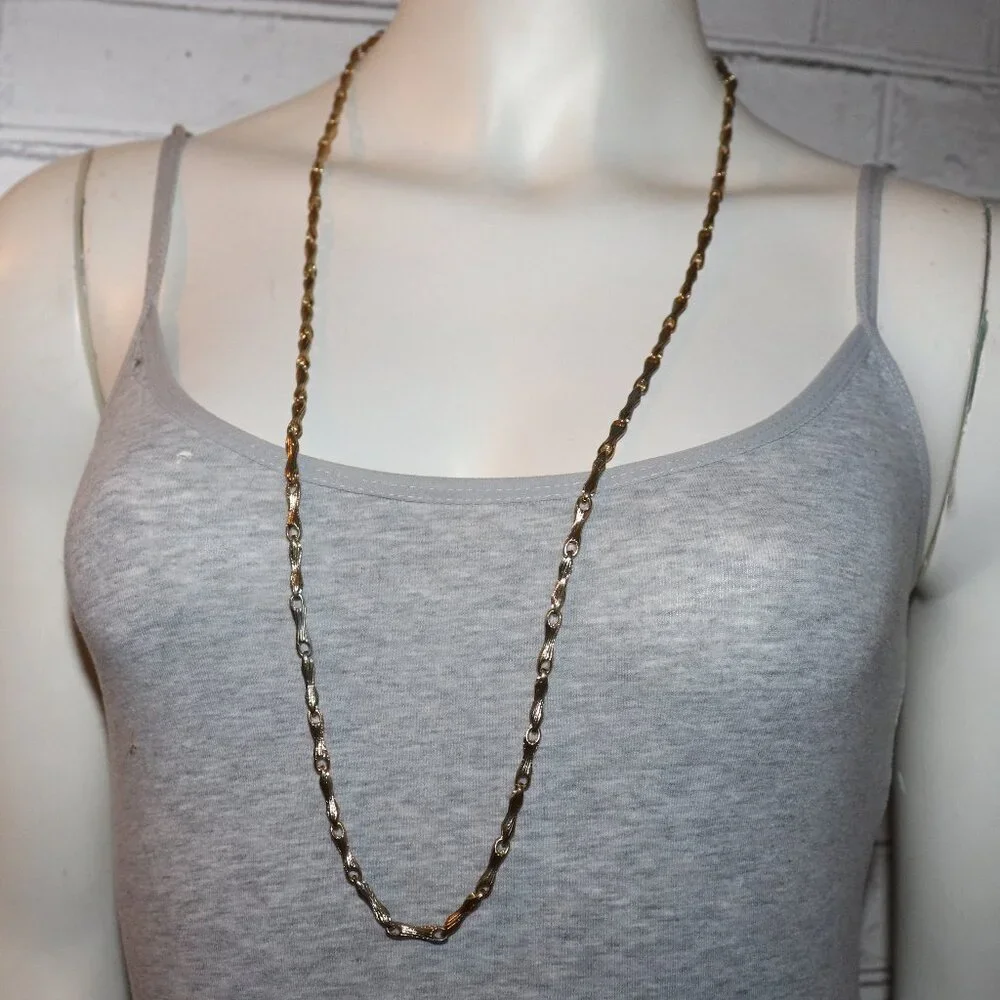 Beautiful vintage gold statement chain necklace 36